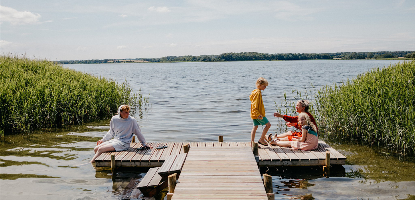 Familie på bådebro